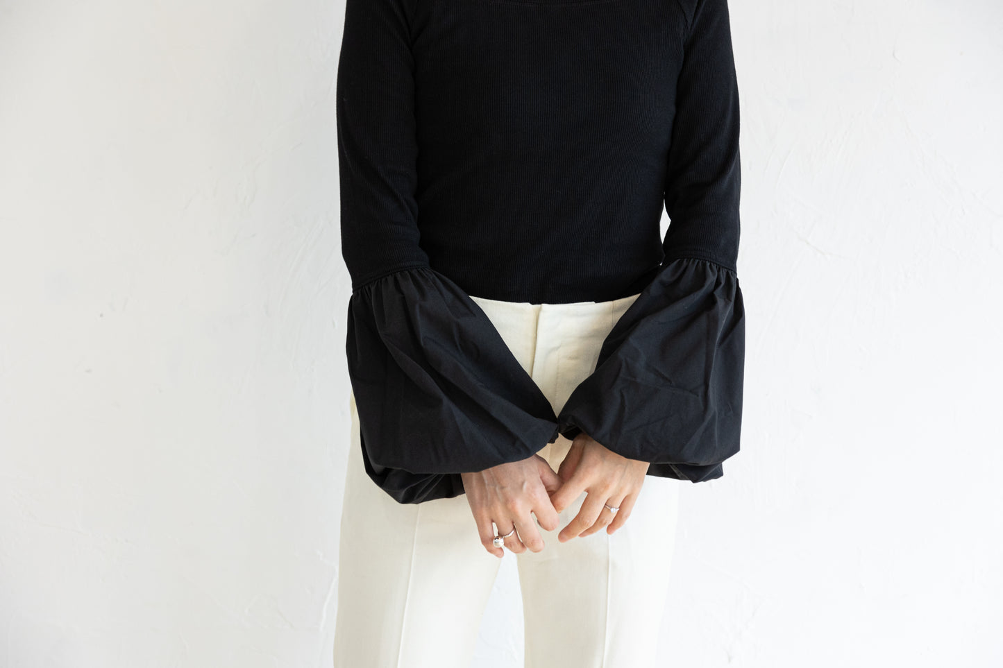 BALLOON SLEEVE COTTON RIB KNIT【BLACK】